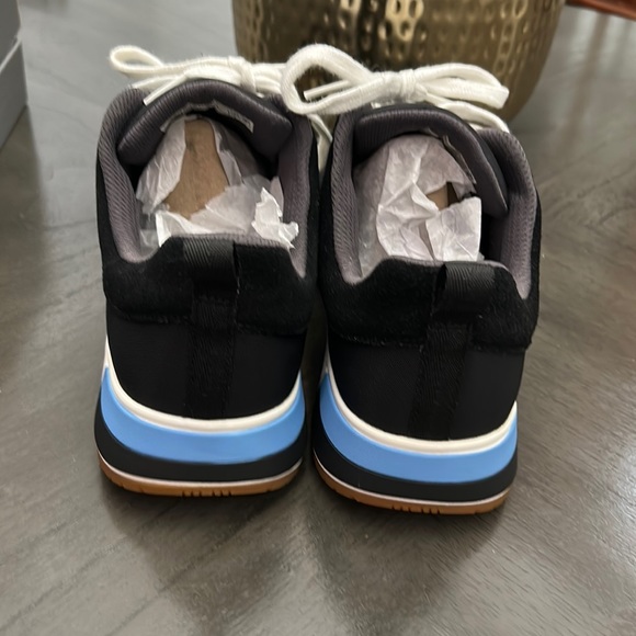 Vionic Breilyn Sneaker - Picture 10 of 14